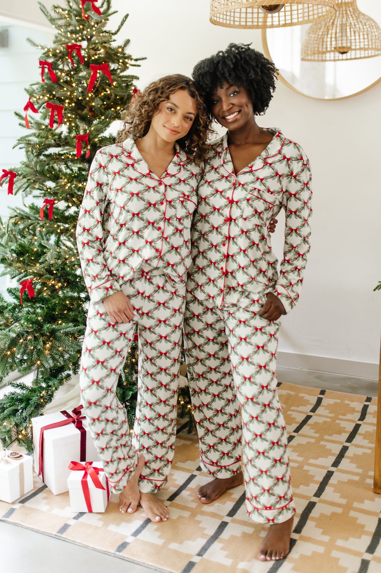 Long-Sleeved Women's Pajama Set in Holiday Bow