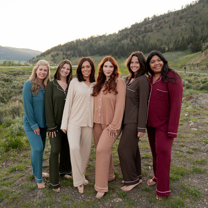 Long-Sleeved Women's Pajama Set in Fir with Cloud Trim