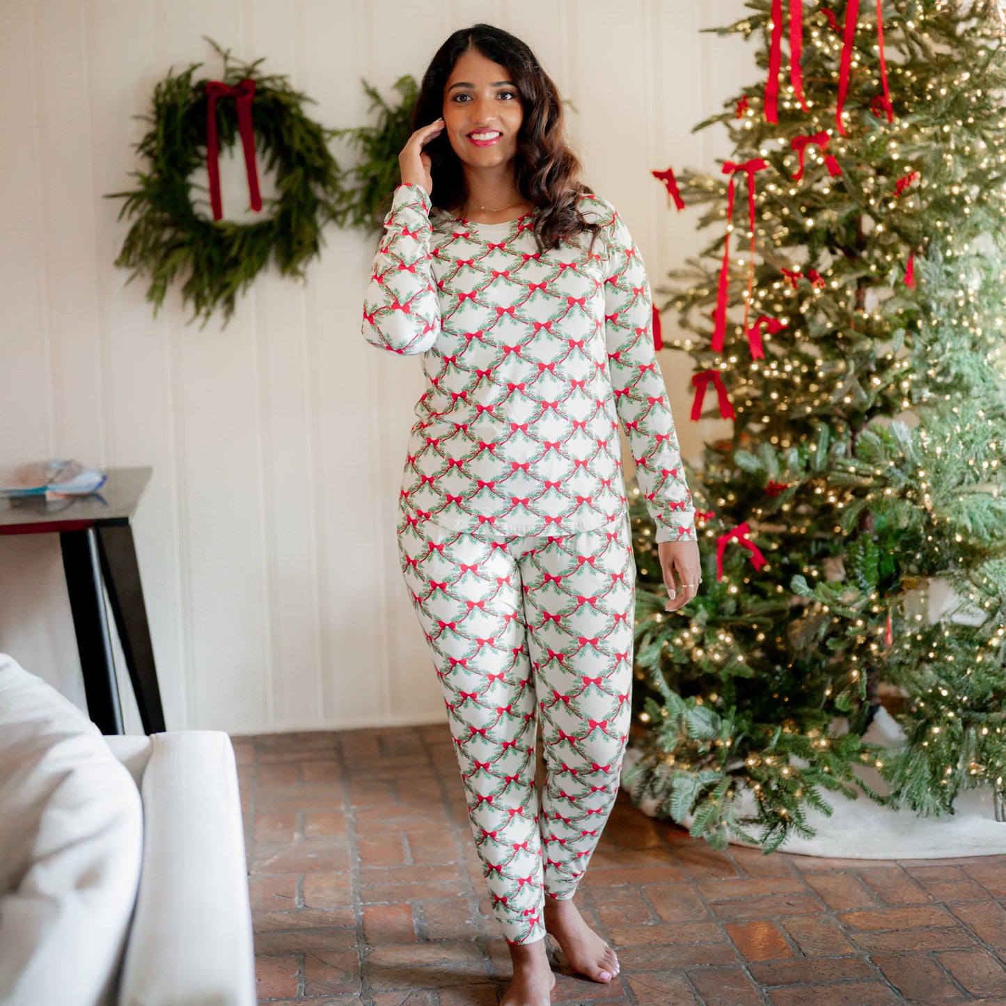 Women's Jogger Pajama Set in Holiday Bow