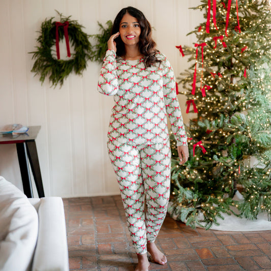 Women's Jogger Pajama Set in Holiday Bow