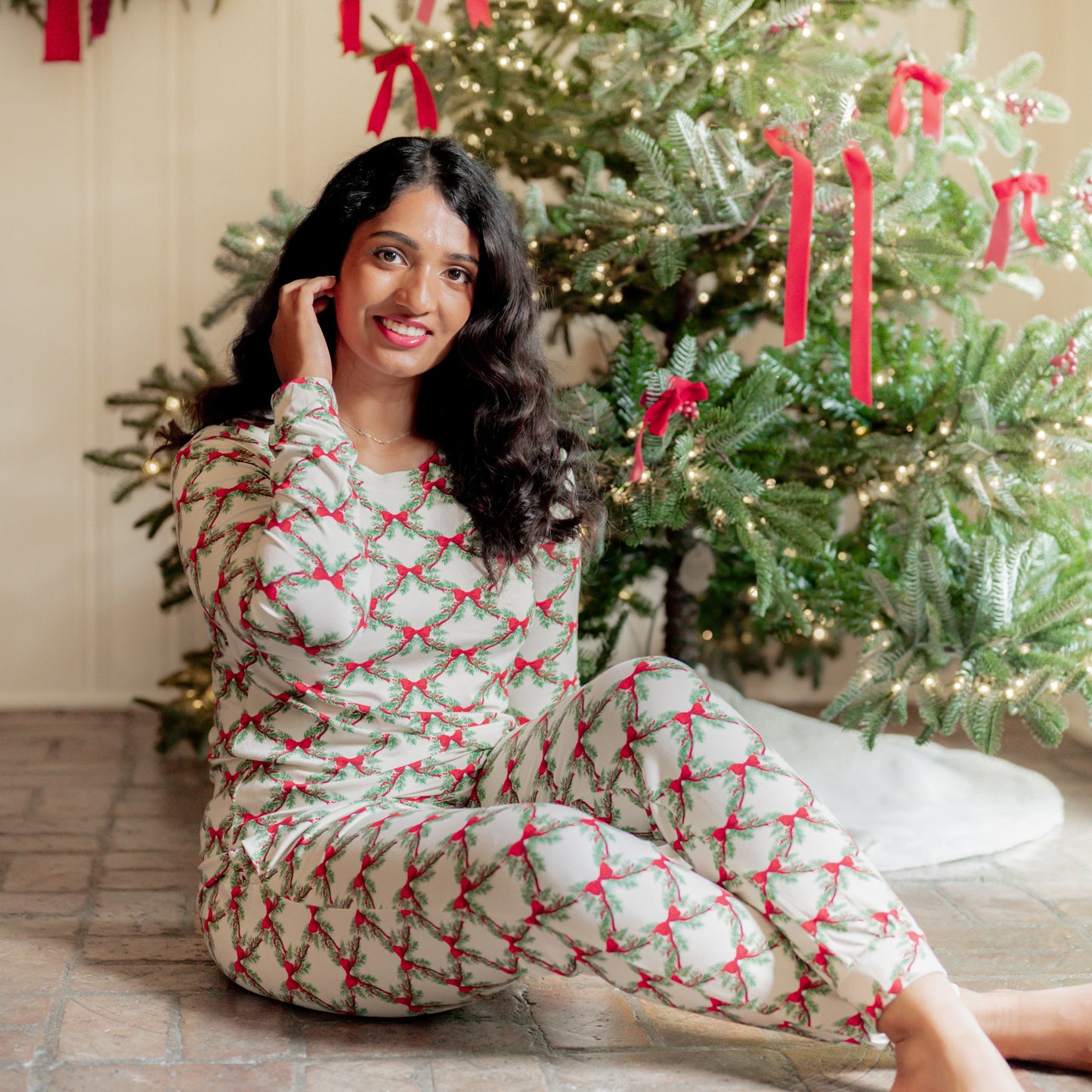 Women's Jogger Pajama Set in Holiday Bow