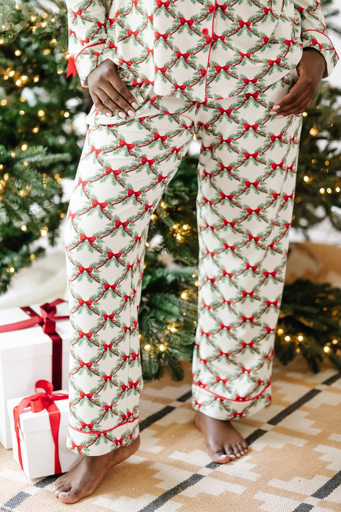 Long-Sleeved Women's Pajama Set in Holiday Bow