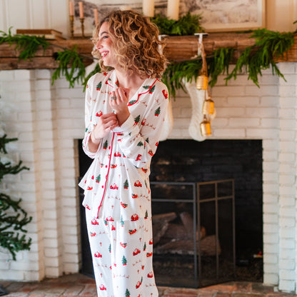 Long-Sleeved Women's Pajama Set in Santa Sleigh