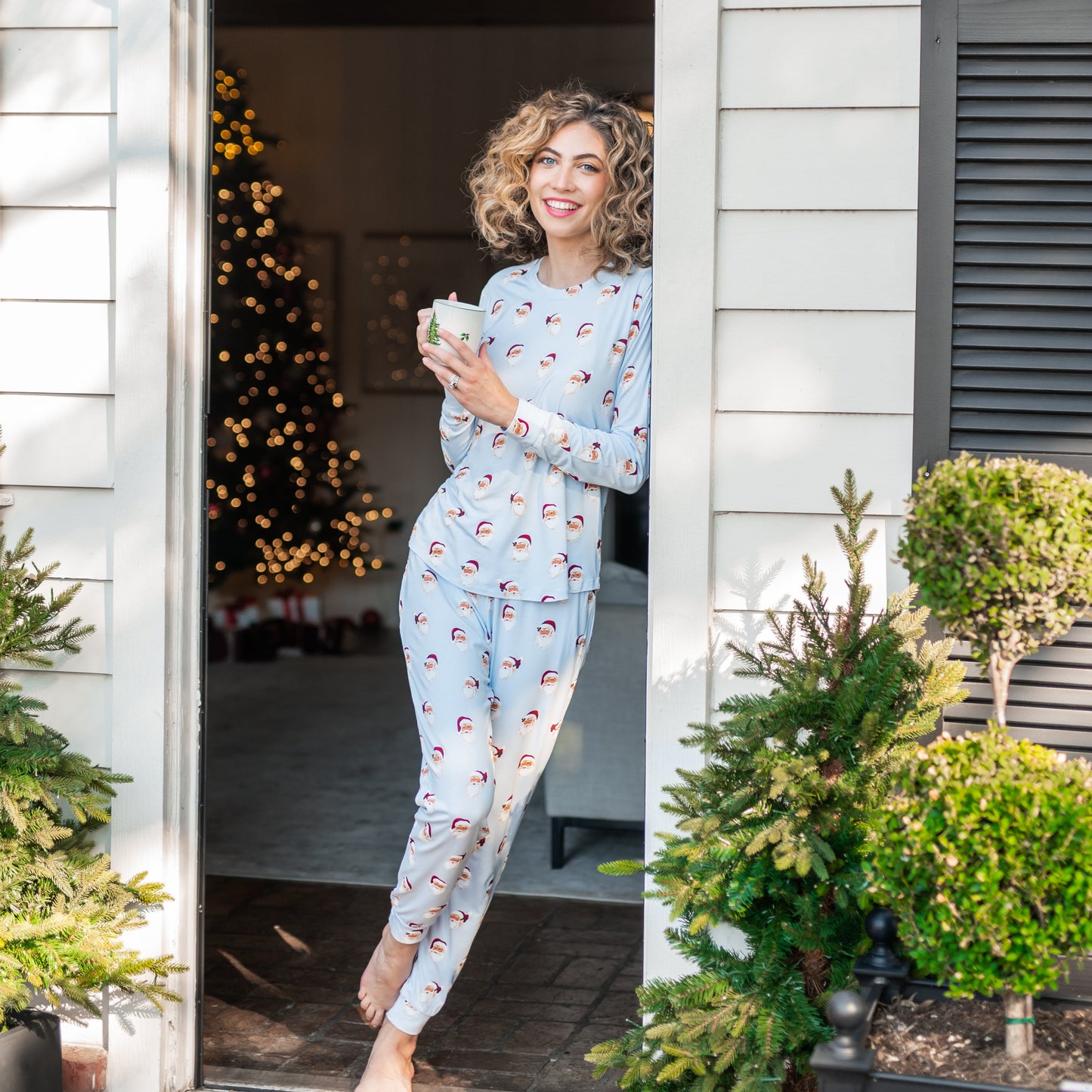 Women's Jogger Pajama Set in Vintage Santa